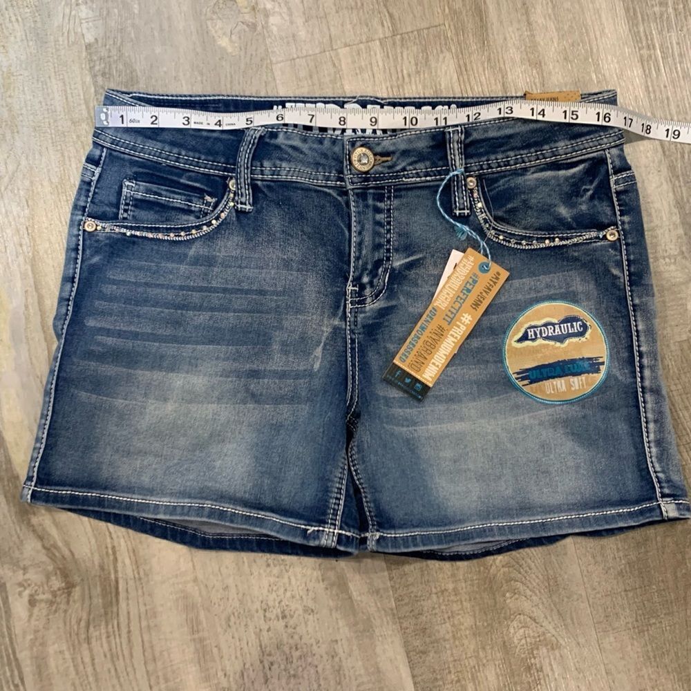 NWT Hydraulic Daily low rise/ultra soft/stretchy distressed jean shorts - Picture 3 of 12